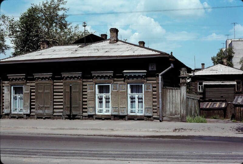 Старый деревянный дом на улице Тимирязева, Иркутск.