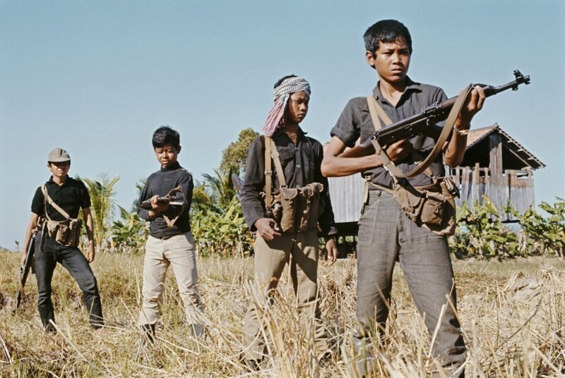 6 февраля 1972 года. Солдаты камбоджийской армии у города Тонле Бет, только что отбитого у северовьетнамцев.