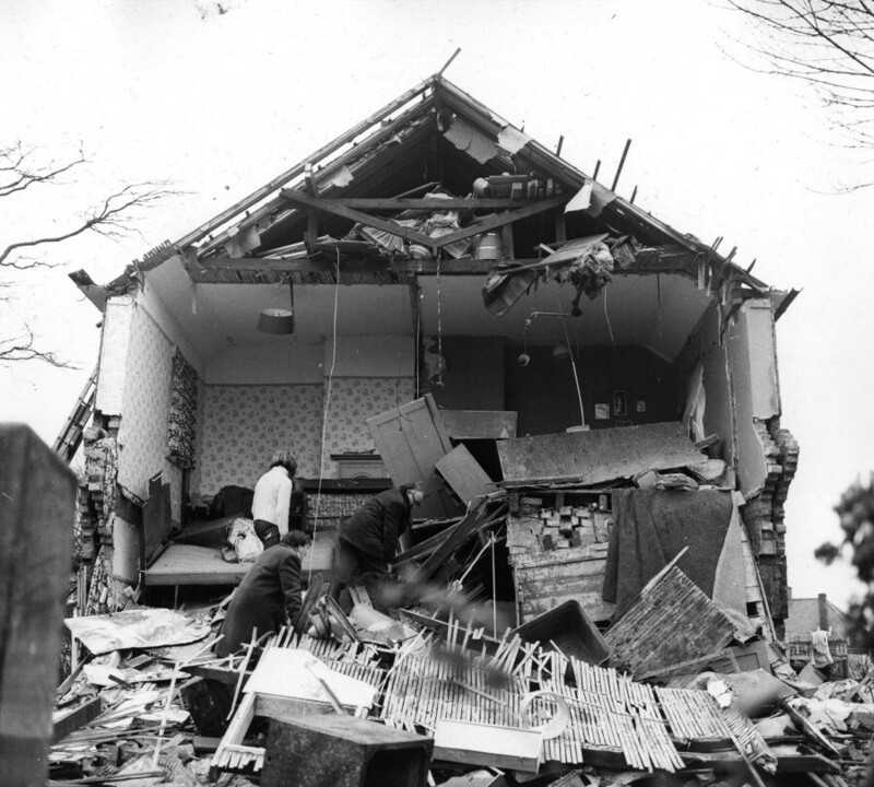21 февраля 1972 года. Великобритания. Загадочный взрыв в Рокгемптоне. Причина взрыва неизвестна, жертв нет.