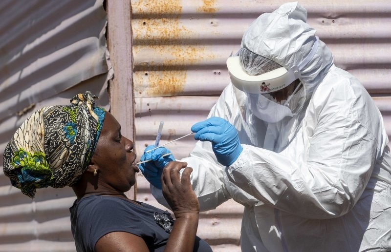 Африканский подвох: коронавирус 21 раз мутировал в организме жительницы ЮАР