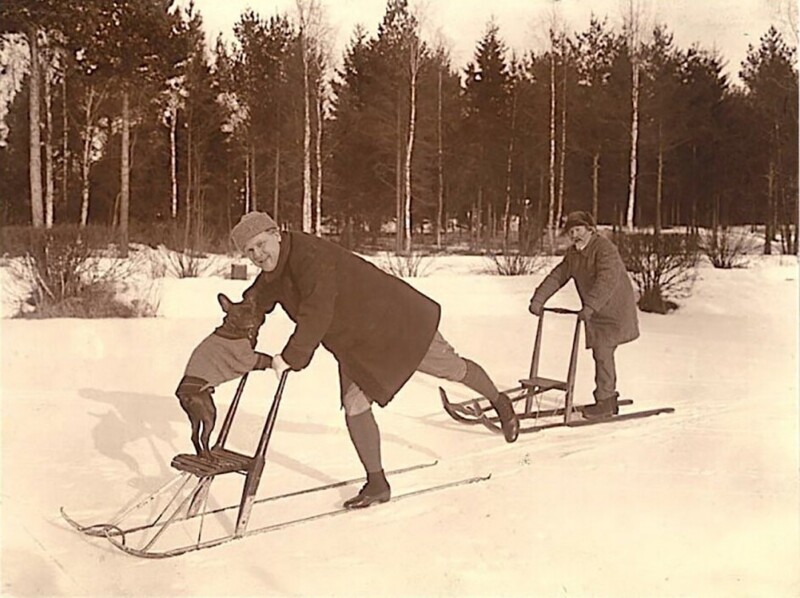 Федор Шаляпин и Илья Репин катаются на финских санях, 1914 год