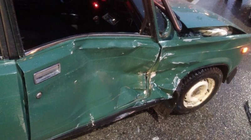 Надо было бить: водитель избегал столкновения с подрезавшим автомобилем и устроил серьёзное ДТП