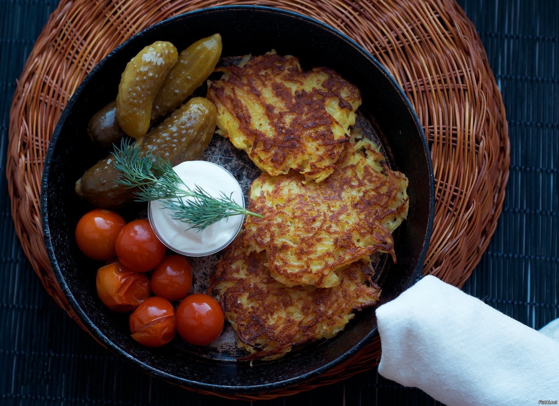 Драники из картофеля со шкварками рецепт