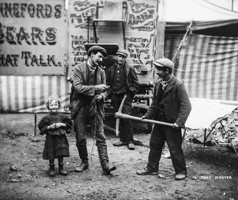 Установщики шатров и палаток из Канадского цирка Ханнефорда