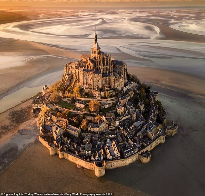 Остров Мон-Сен-Мишель в Нормандии, Франция. Фотограф Cigdem Ayyildiz