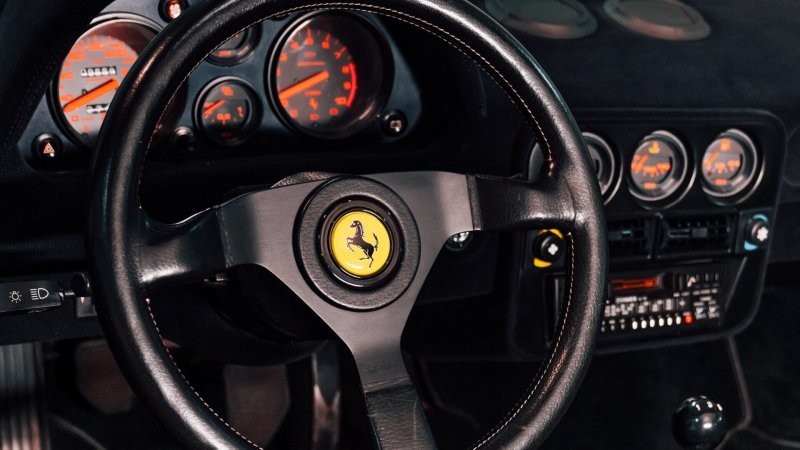 Ferrari 288 GTO из коллекции французского гонщика продали за 3,5 миллиона евро