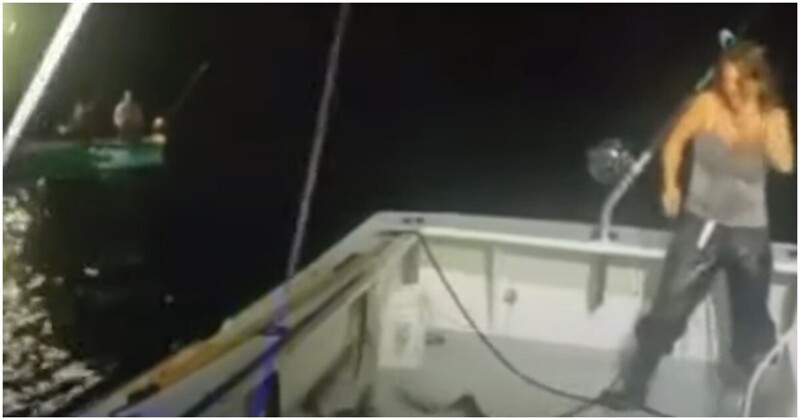 Сначала рыбачил. 200 Метровая женщина атакует. Гвинея найдена 140 метровая женщина.