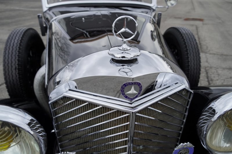 Четырехдверный кабриолет Mercedes-Benz 770K 1930 года продан за 2,555,555 долларов.