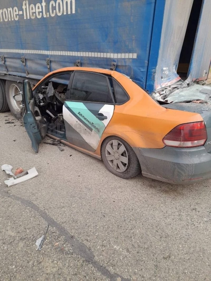 Авария дня. На Кубани молодой водитель каршеринга влетел в стоящий КамАЗ