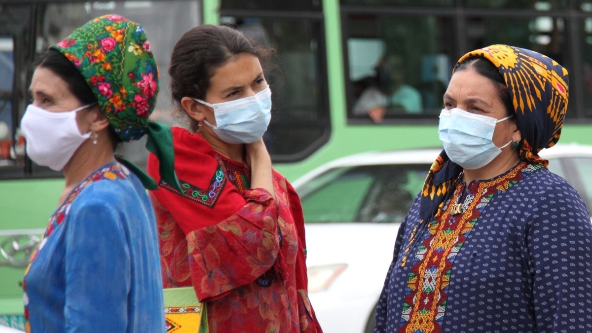 В Туркменистане ввели запрет на черные маски