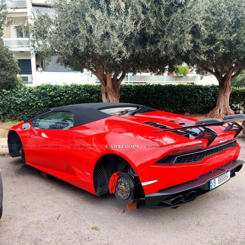 В Греции владелец обнаружил свой Lamborghini на кирпичах и без передних тормозов