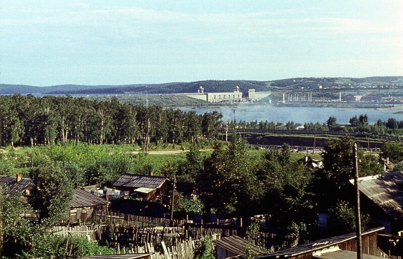 Иркутская гидроэлектростанция и район Лисиха.