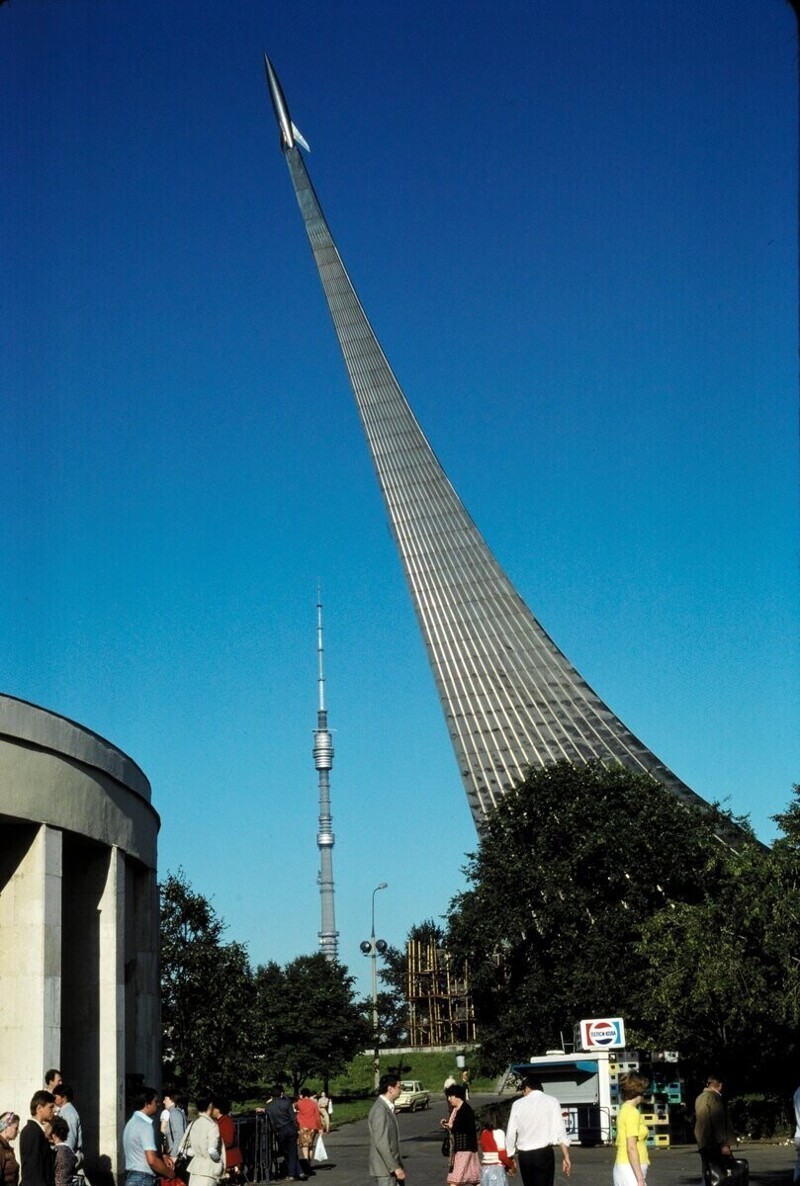 Монумент в память достижений советского народа в освоении космического пространства на ВДНХ