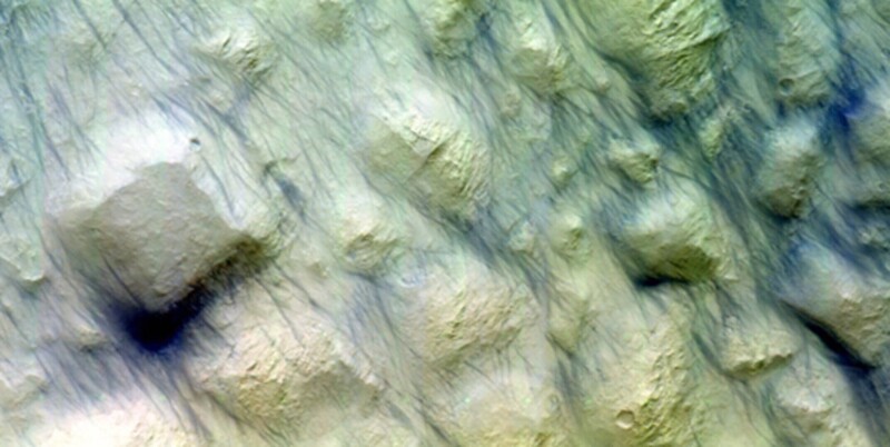 Опубликованны загадочные фото с поверхности Марса