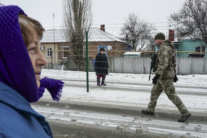 Украинское руководство продолжает попытки закрыть глаза своих граждан на экономический кризис в стране