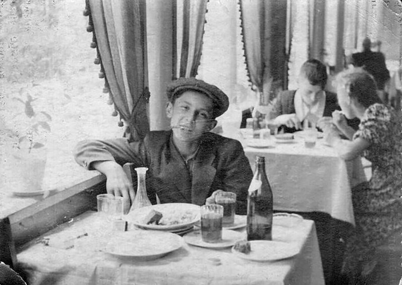В ресторане "Поплавок", ЦПКиО им. Кирова, Ленинград, 1950-е