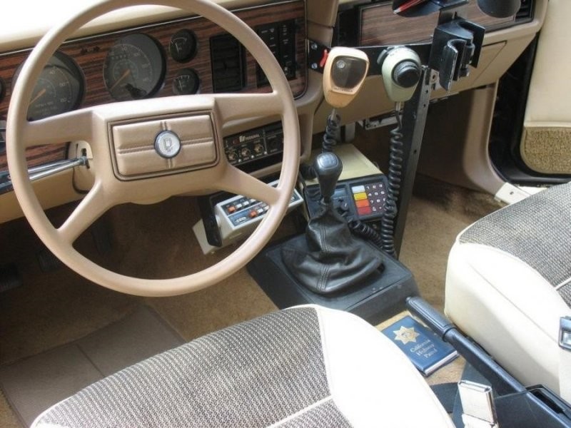 Гроза калифорнийских хайвеев: легендарный патрульный автомобиль Ford Mustang CHP 1982 года выпуска