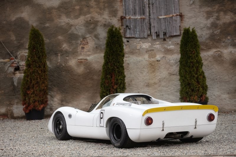 Легенда старой школы: на аукцион выставят гоночный Porsche 907 1968 года выпуска