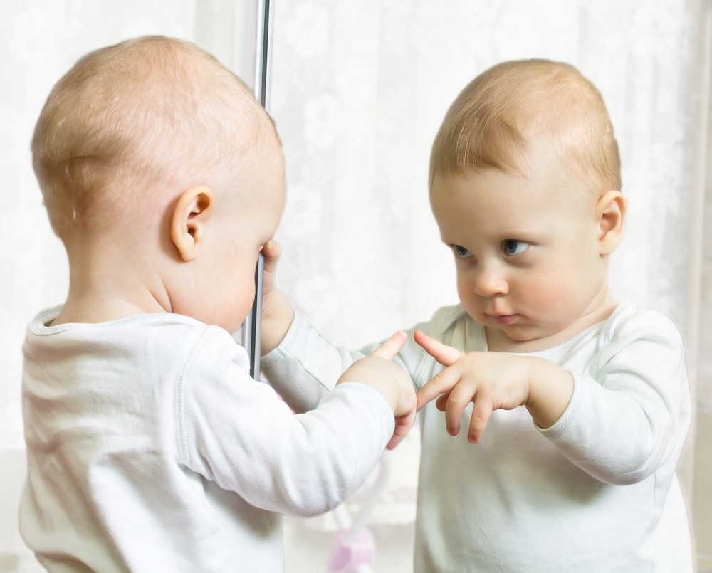 Почему нельзя ребенку показывать зеркало