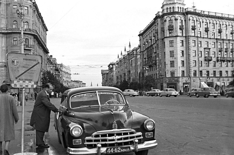 «Извозчик, такса по соглашению». История московского такси