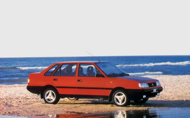 С 1996 по 1997 год автомобиль выпускался в кузове седан, такая версия обозначалась как FSO Polonez Atu