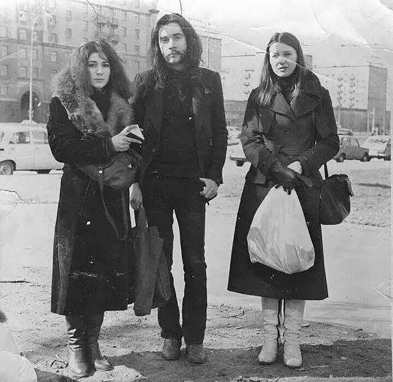 Молодёжь восьмидесятых на фоне Ленинградского проспекта у развилки. 1982 год