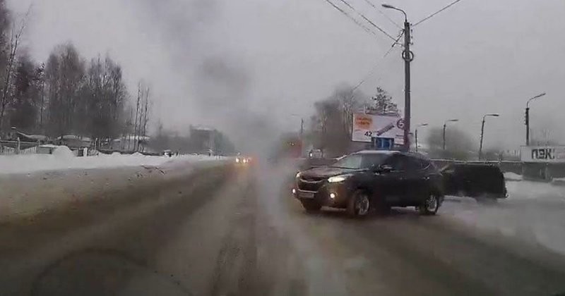 Все стоят, а она решила объехать: автомобилистка попала в ДТП в Северодвинске