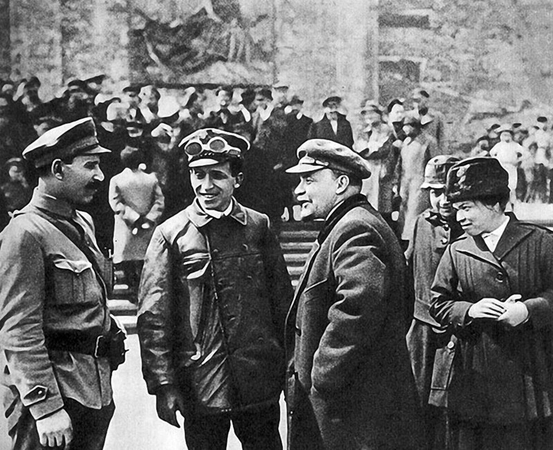 Ленин со своими соратниками. 1919 год