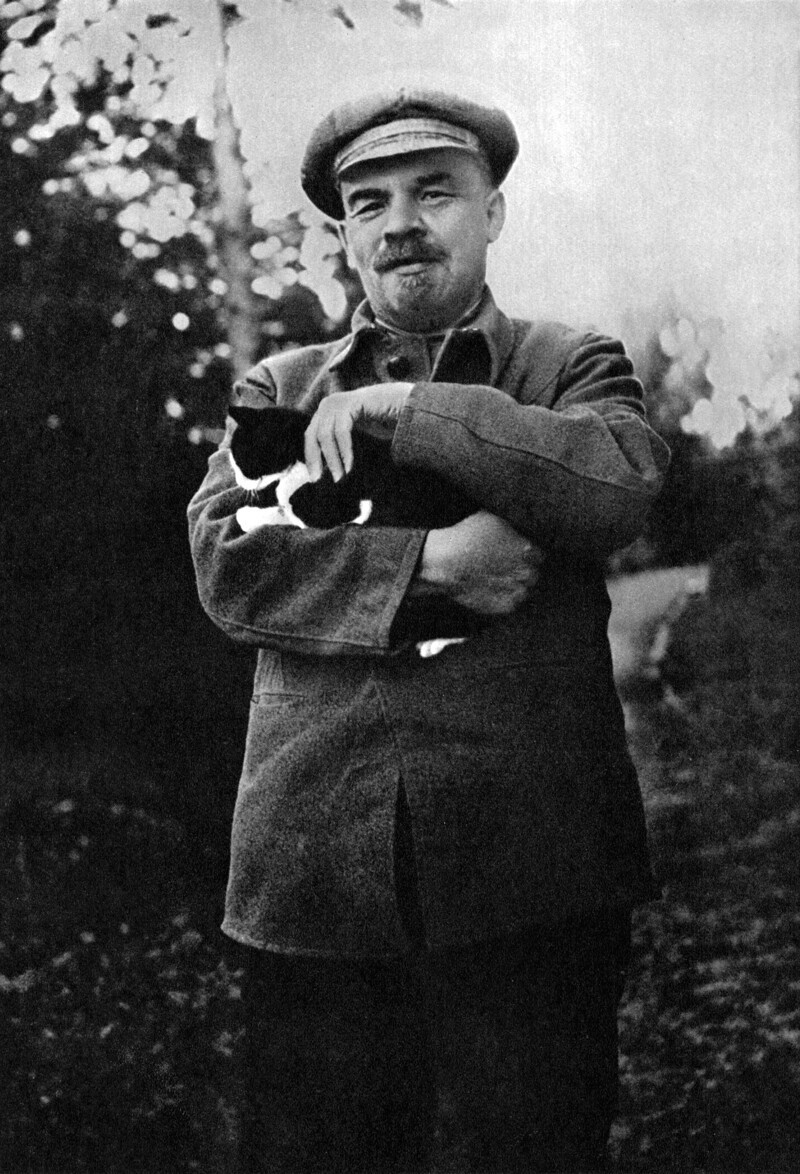 Ленин и котик. 1922 год
