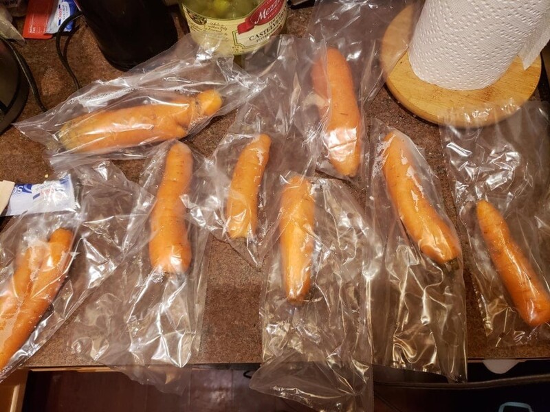 Не обошли стороной и морковь, каждую закатали в индивидуальную упаковку.