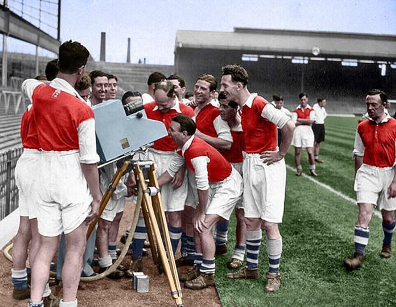 Первый прямой телеэфир футбольного матча между Арсеналом и его резервом. 1937 г. Лондон. Великобритания