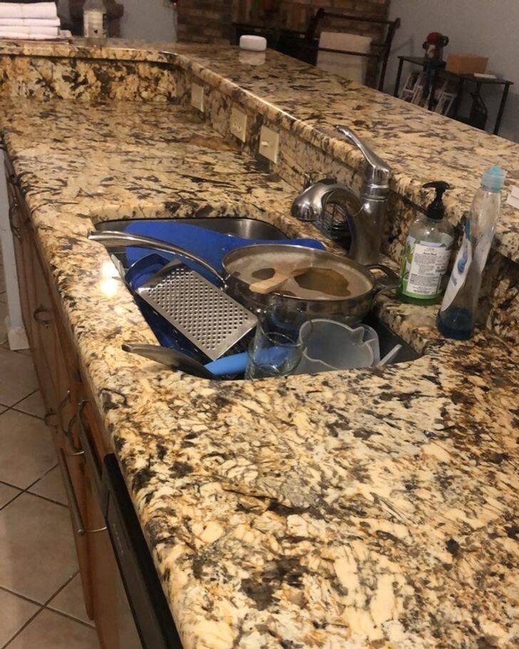 3. "Я попросила мужа привести в порядок кухонную столешницу, чтобы на ней было чисто"