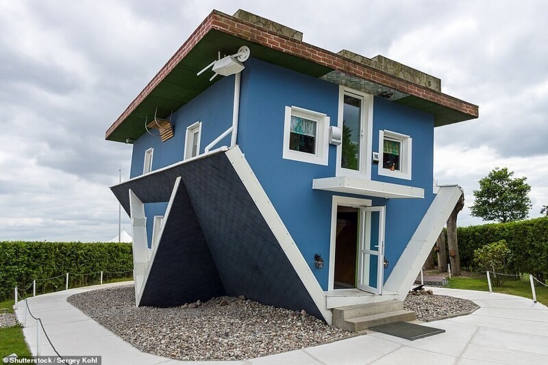 Самым первым среди них был «Перевёрнутый дом Трассенхайде», построенный в 2008 году в Германии