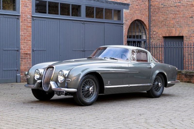 Jaguar 1954 года был найден брошенным в поле и теперь он может быть продан за 1 миллион долларов
