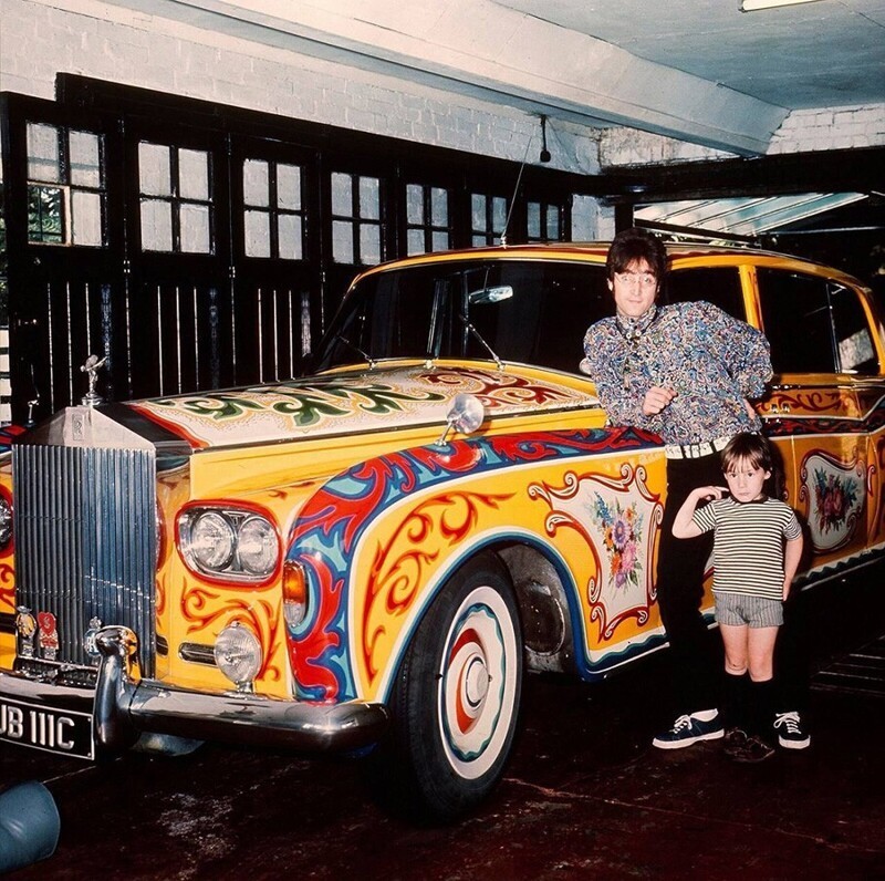 Джон Леннон и его знаменитый Rolls-Royce Phantom V. 1967 год