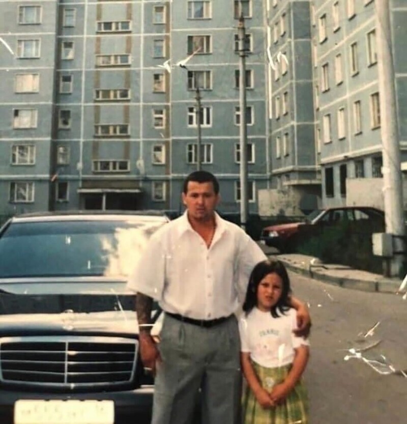 Казанский криминальный авторитет Рашид Гайнутдинов с дочерью, конец 90х