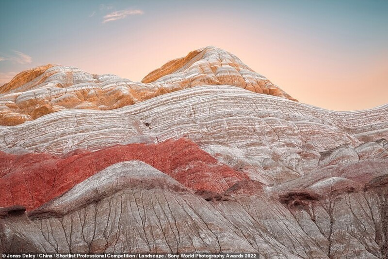Пейзажи геопарка Чжанъе Данься, Китай. Фотограф Jonas Daley