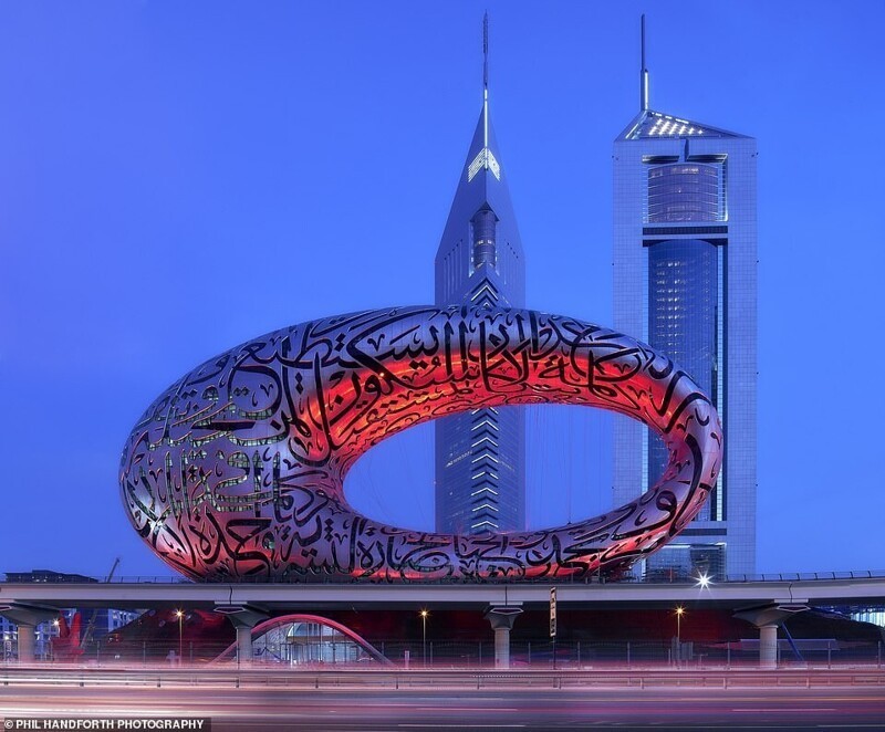В Дубае открылся гигантский Музей Будущего в форме яйца