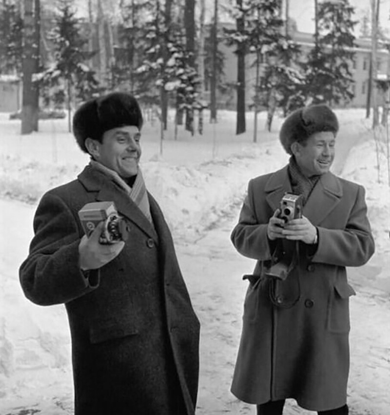 Ссср будь мужчиной. Мужчина СССР. Советские мужчины на новый год. Фотограф СССР.