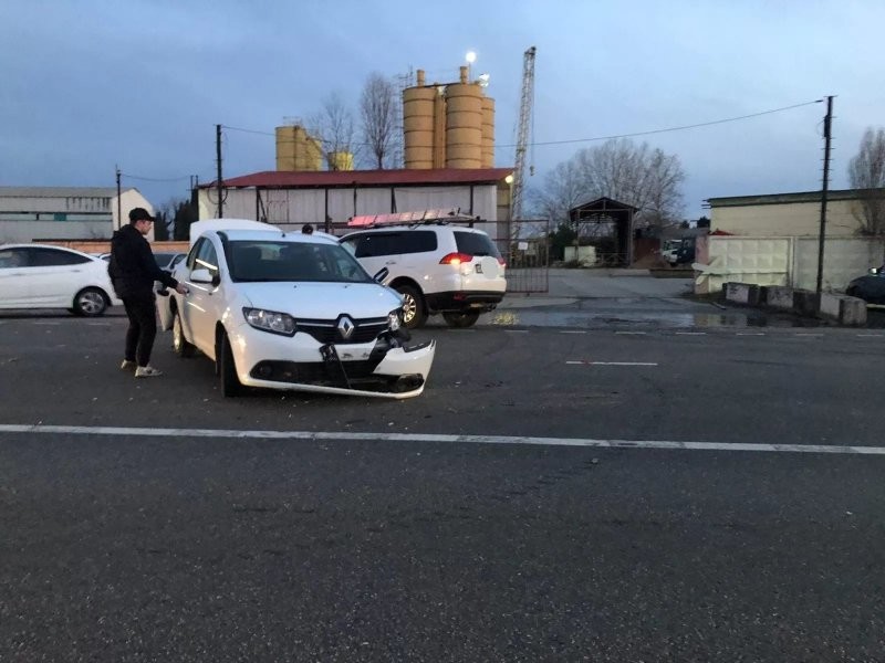 Авария дня. В Сочи в массовом ДТП погиб водитель припаркованного автомобиля