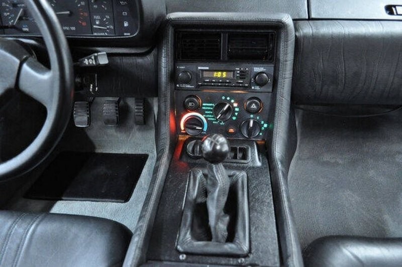 Идеальная капсула времени: абсолютно оригинальный DeLorean DMC-12 1983 года
