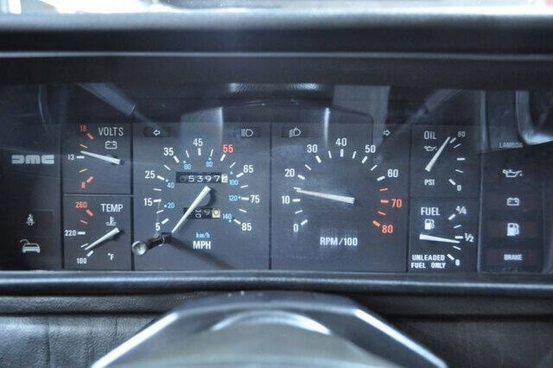 Идеальная капсула времени: абсолютно оригинальный DeLorean DMC-12 1983 года