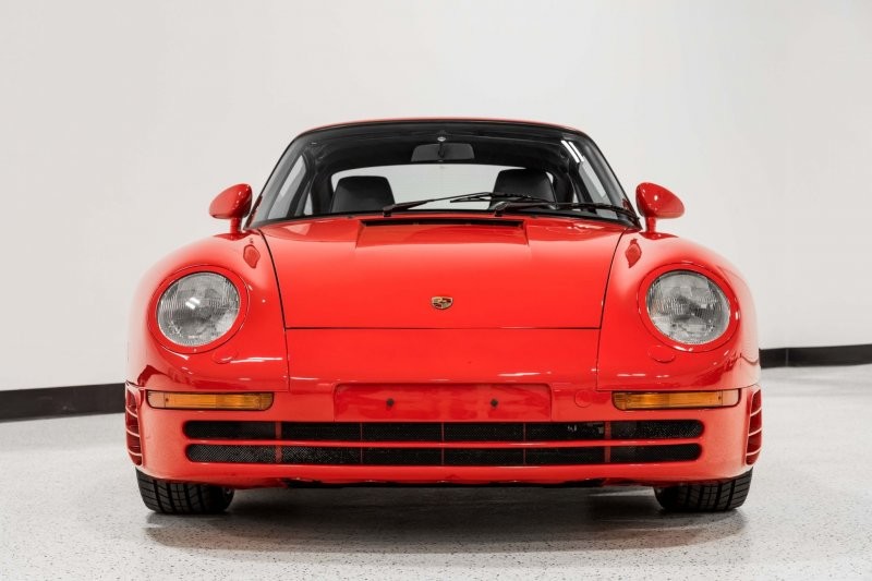 Один из редчайших Porsche 959 с минимальным пробегом продали за 2,1 млн долларов