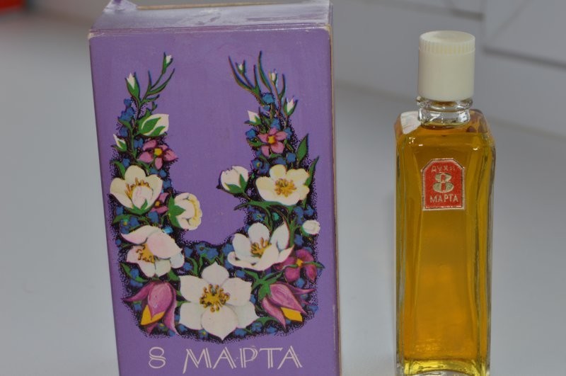 Ароматы праздничной весны: какие духи советские парфюмеры посвятили 8 Марта?