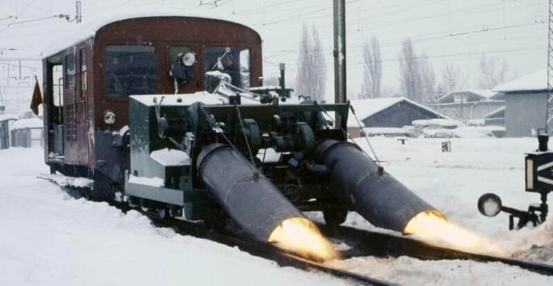 Поезд, оснащенный огнеметом для размораживания железнодорожных путей, Швейцария, 1968 год