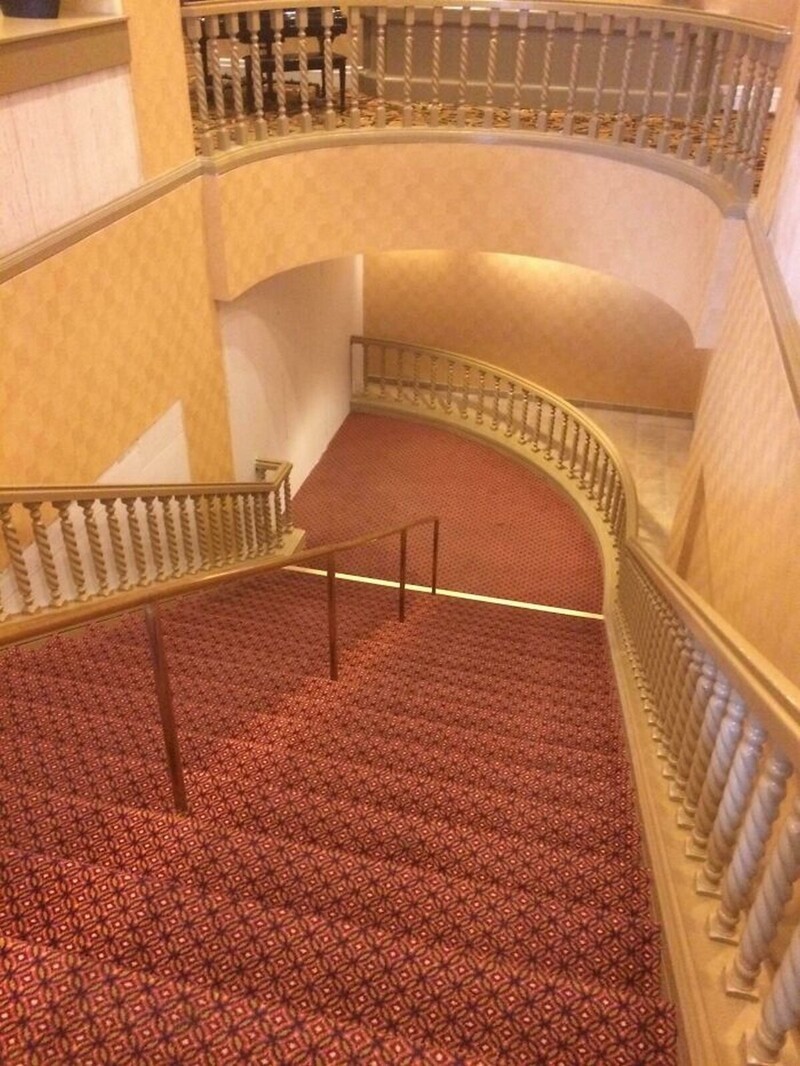 Лестница в никуда