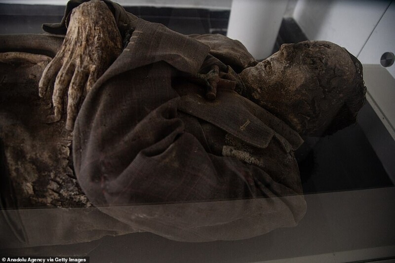 В Колумбии выставили мумии, которым всего около 100 лет