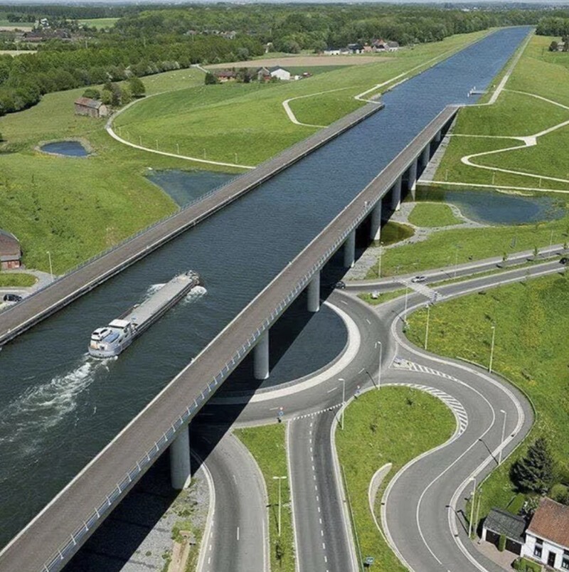 4. Мост через Центральный канал в Бельгии