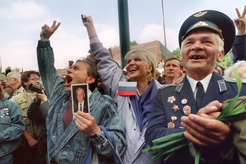 1991. Толпа сторонников Бориса Ельцина