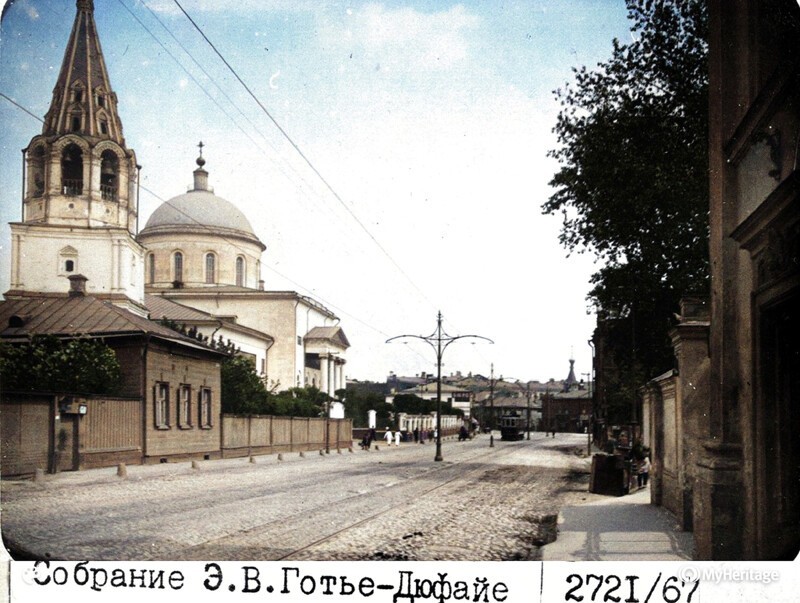 Большая Никитская улица. Церковь Большое Вознесение со старой колокольней  1914 год